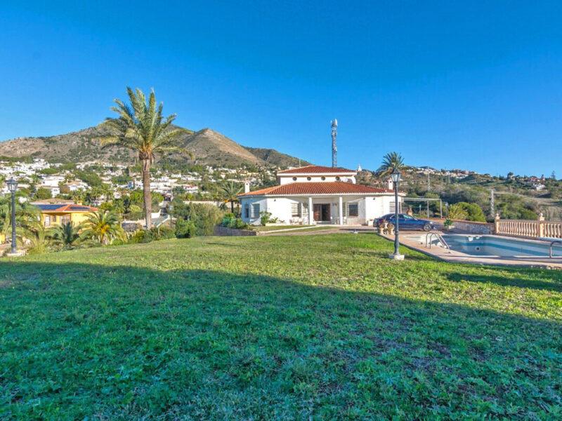 Elegant One-Level Villa with Sea Views and Guest Houses in Benalmádena, Costa del Sol