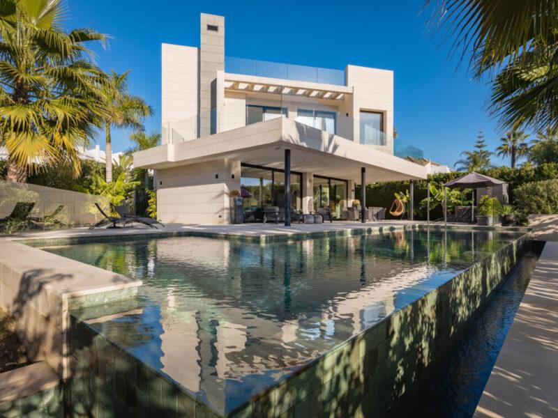 Sophisticated 7-Bedroom Villa with Private Pool in Marbella’s Prestigious Nueva Andalucía