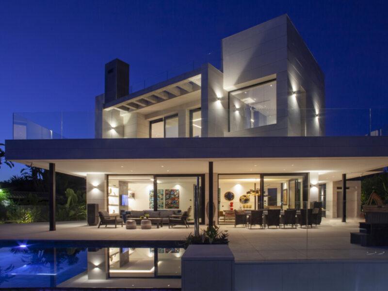 Sophisticated 7-Bedroom Villa with Private Pool in Marbella’s Prestigious Nueva Andalucía