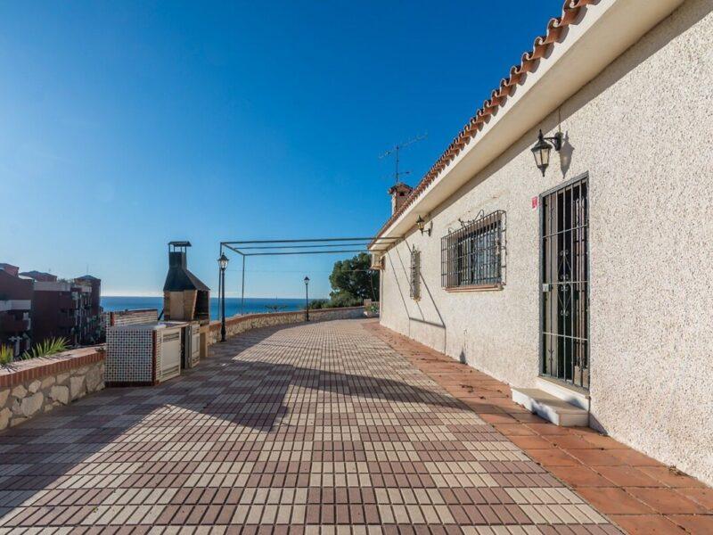 Elegant One-Level Villa with Sea Views and Guest Houses in Benalmádena, Costa del Sol
