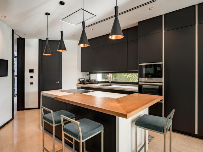 Sophisticated 7-Bedroom Villa with Private Pool in Marbella’s Prestigious Nueva Andalucía