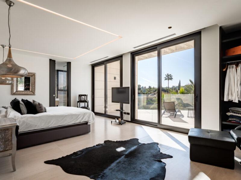 Sophisticated 7-Bedroom Villa with Private Pool in Marbella’s Prestigious Nueva Andalucía